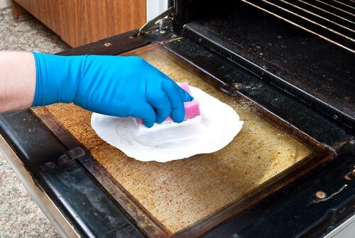 How to Clean the Oven How to Clean the Oven